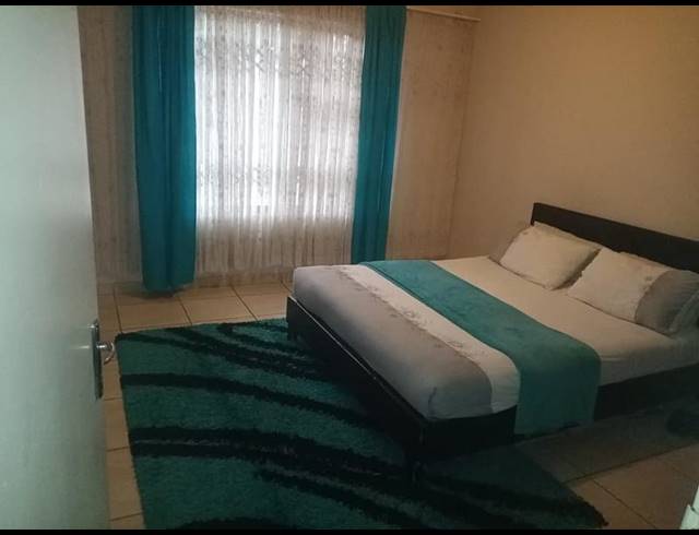 2 BEDROOM APARTMENT FOR SALE IN FLORIDA LAKE